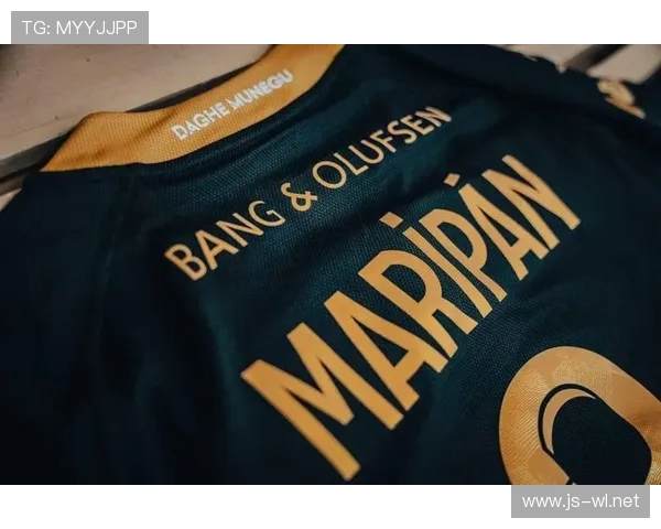 黑色系英超球衣设计合集与穿搭指南