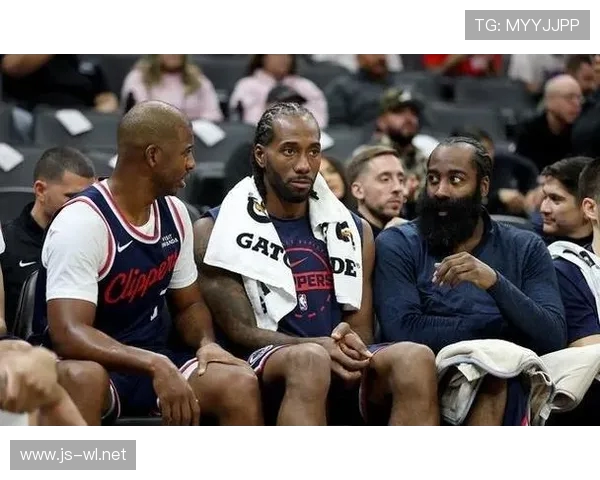 保罗深夜被遣返内幕揭秘与小卡沟通频繁引发球队不满